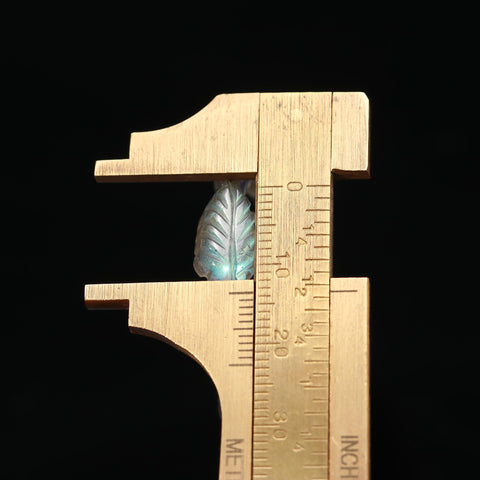 Labradorite Grey Leaf Carving Natural Beads 4 Inches Strands